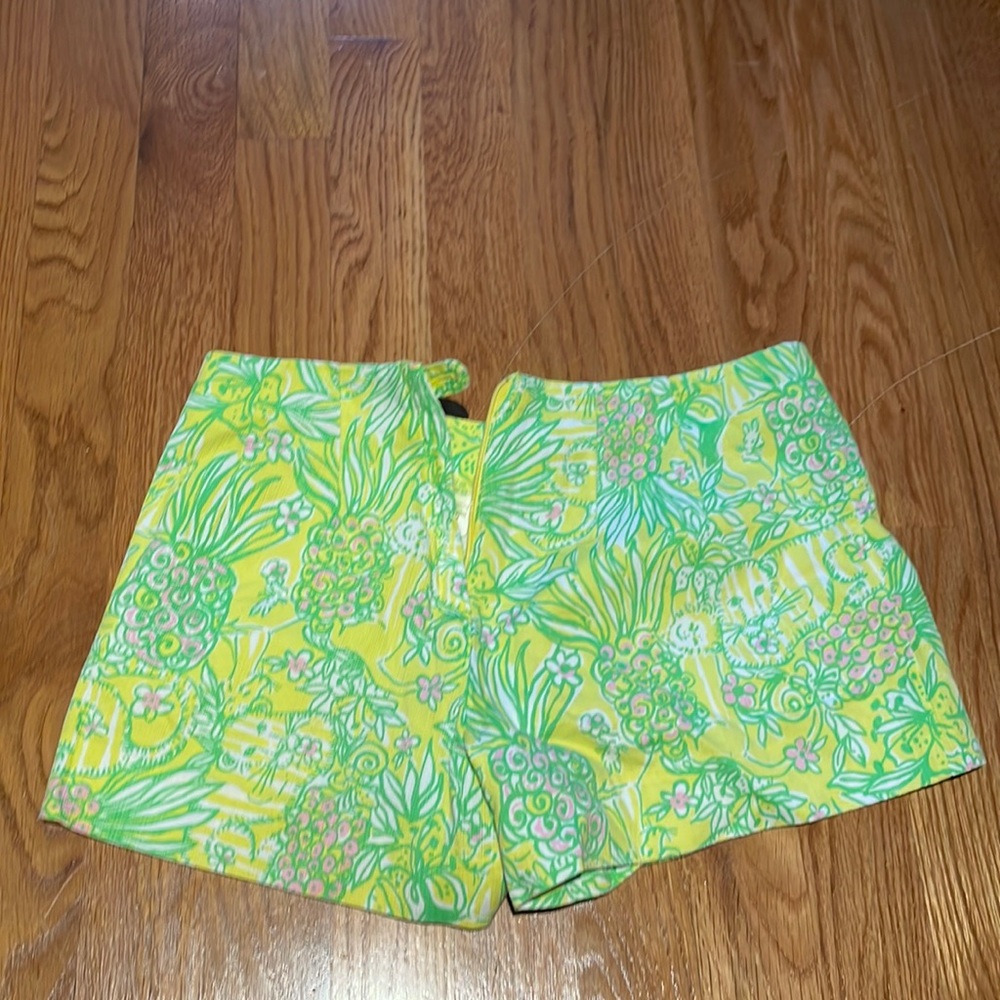 Lily Pulitzer Green and Yellow Floral Print Shorts Women’s Size Adult 00